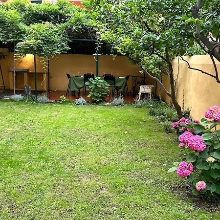 Bianca's Garden 100 Steps From The Sea 公寓 *