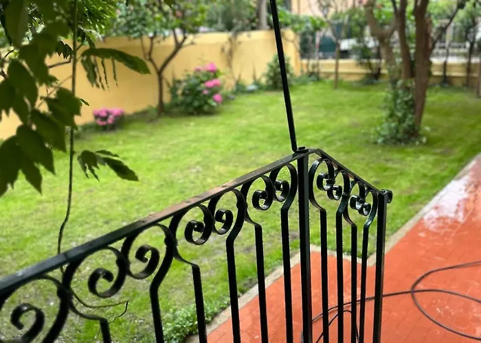 Bianca's Garden 100 Steps From The Sea 아파트